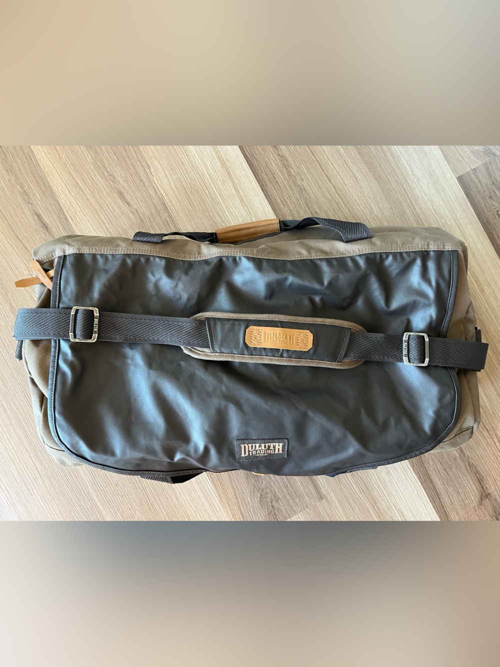 Duluth Trading Co Waxed Canvas Weekender Duffel Bag Brown Large Travel Carry On